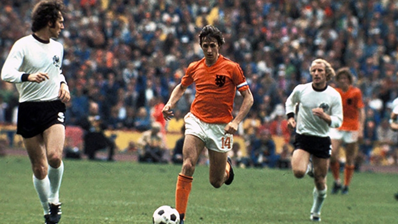 Trong quá khứ, Hà Lan là một đội bóng mang đến bóng đá tổng lực hiệu quả nhất Trong quá khứ, Hà Lan là một đội bóng mang đến bóng đá tổng lực hiệu quả nhất